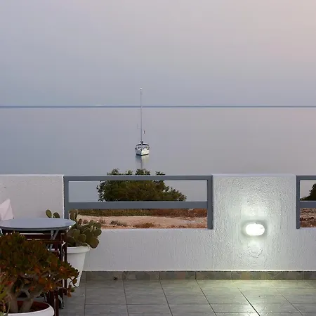 Couette-café Muses Milos 4*