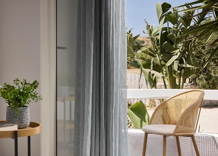 B&B Muses Milos Provatas