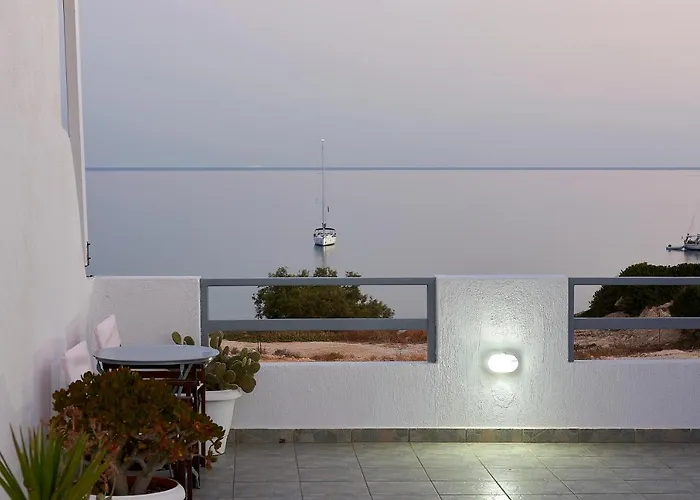 Couette-café Muses Milos 4*